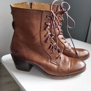 Vintage women's brown leather lace up Frye boots